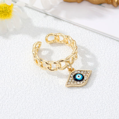Juego de anillos con dije de mal de ojo dorado